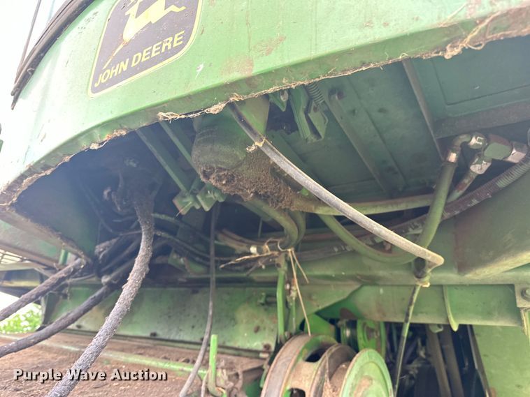 image for item NR9822 1980 John Deere  6620 Turbo combine