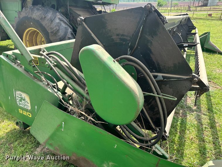 image for item NR9822 1980 John Deere  6620 Turbo combine