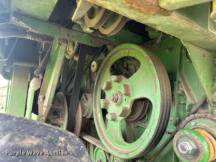 image for item NR9822 1980 John Deere  6620 Turbo combine