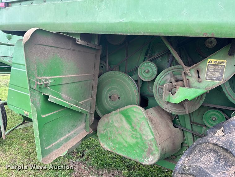 image for item NR9822 1980 John Deere  6620 Turbo combine