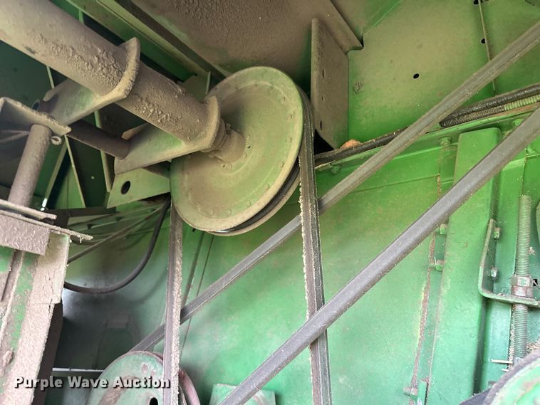 image for item NR9822 1980 John Deere  6620 Turbo combine