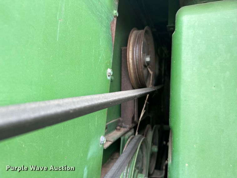 image for item NR9822 1980 John Deere  6620 Turbo combine