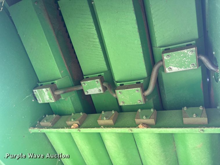 image for item NR9822 1980 John Deere  6620 Turbo combine