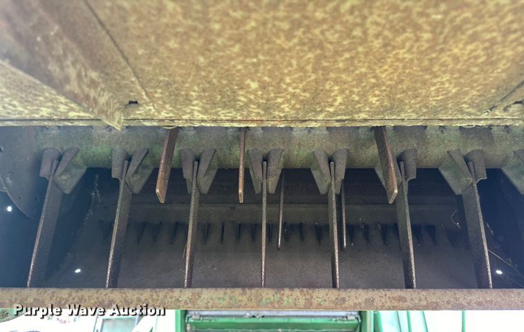 image for item NR9822 1980 John Deere  6620 Turbo combine