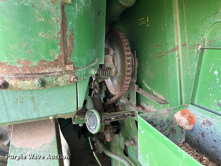 image for item NR9822 1980 John Deere  6620 Turbo combine
