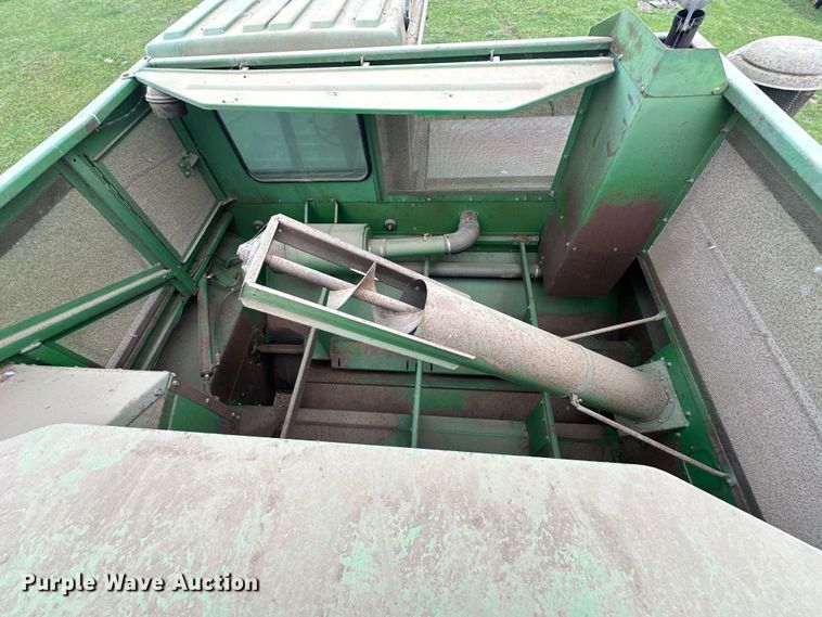 image for item NR9822 1980 John Deere  6620 Turbo combine