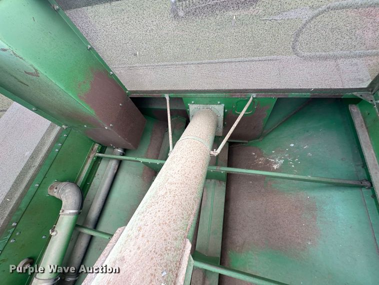 image for item NR9822 1980 John Deere  6620 Turbo combine