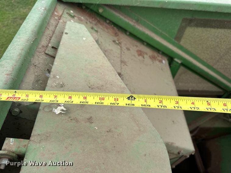 image for item NR9822 1980 John Deere  6620 Turbo combine