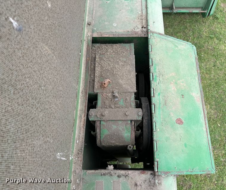 image for item NR9822 1980 John Deere  6620 Turbo combine