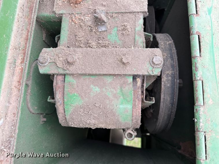 image for item NR9822 1980 John Deere  6620 Turbo combine