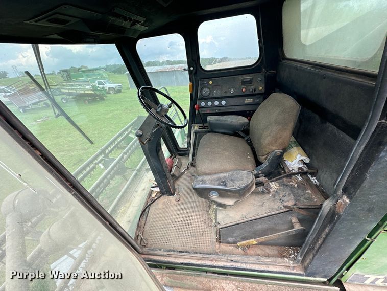 image for item NR9822 1980 John Deere  6620 Turbo combine