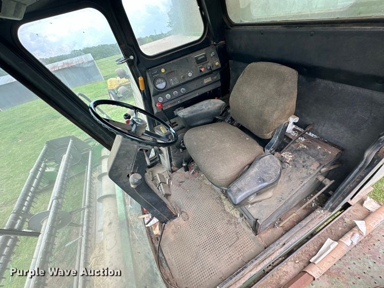 image for item NR9822 1980 John Deere  6620 Turbo combine