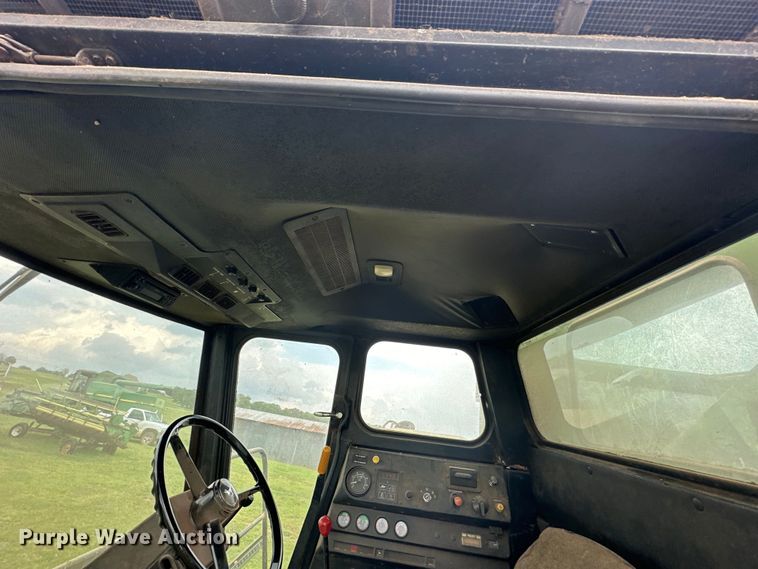 image for item NR9822 1980 John Deere  6620 Turbo combine