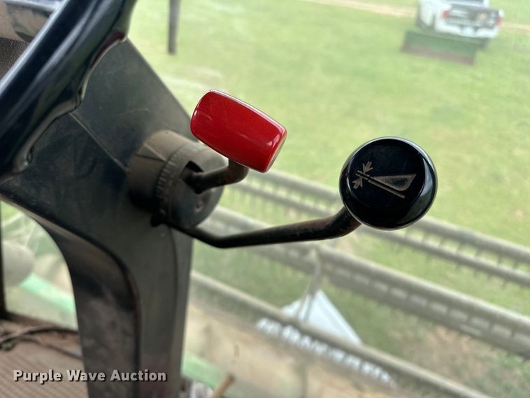 image for item NR9822 1980 John Deere  6620 Turbo combine