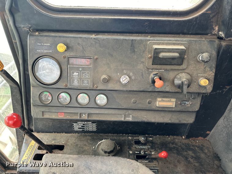 image for item NR9822 1980 John Deere  6620 Turbo combine