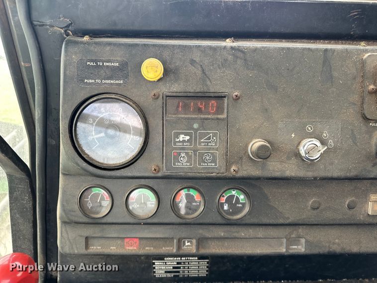 image for item NR9822 1980 John Deere  6620 Turbo combine