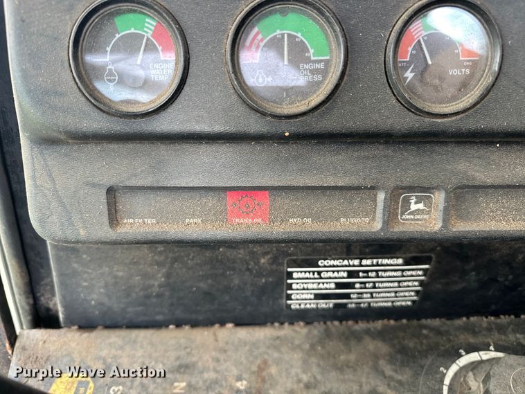 image for item NR9822 1980 John Deere  6620 Turbo combine