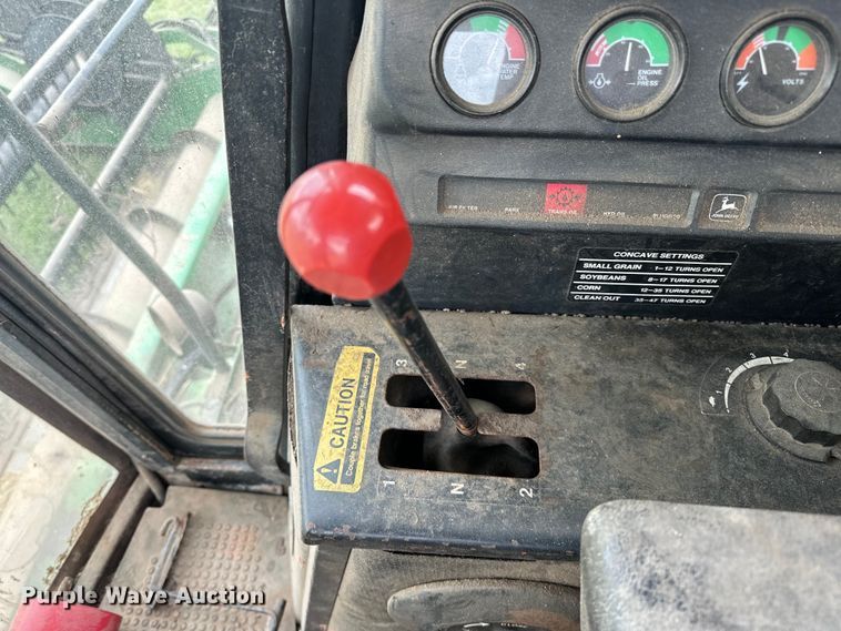 image for item NR9822 1980 John Deere  6620 Turbo combine