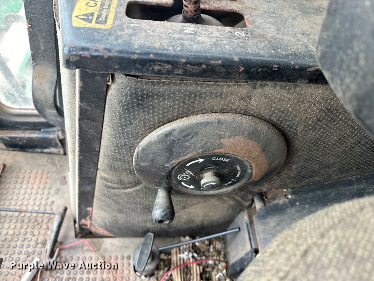 image for item NR9822 1980 John Deere  6620 Turbo combine