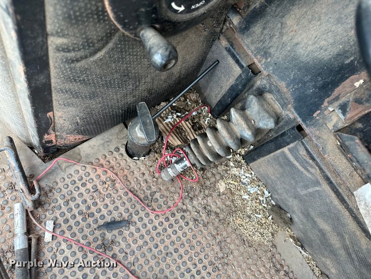 image for item NR9822 1980 John Deere  6620 Turbo combine