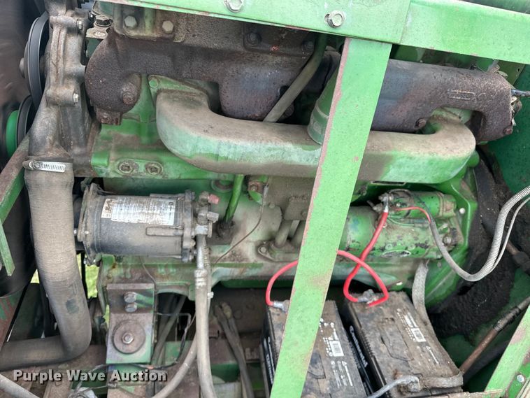 image for item NR9822 1980 John Deere  6620 Turbo combine