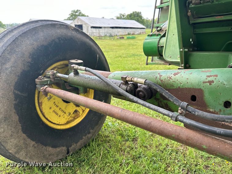 image for item NR9822 1980 John Deere  6620 Turbo combine