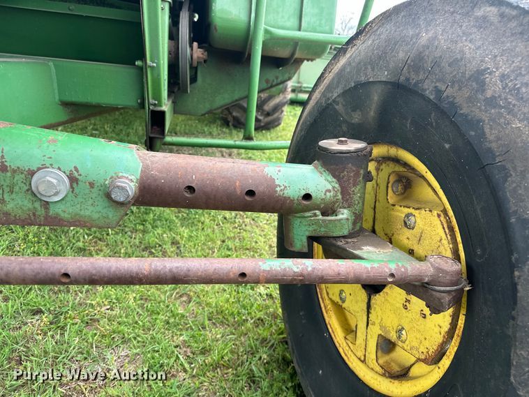 image for item NR9822 1980 John Deere  6620 Turbo combine