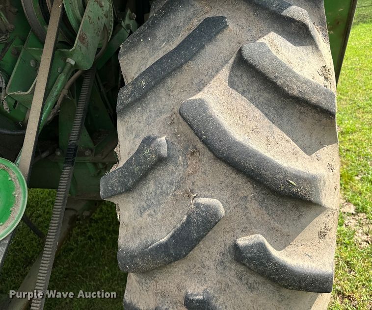 image for item NR9822 1980 John Deere  6620 Turbo combine