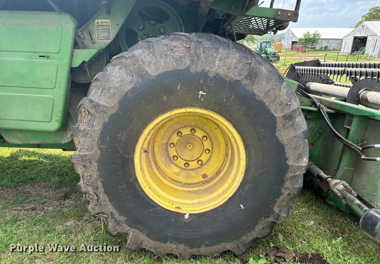 image for item NR9822 1980 John Deere  6620 Turbo combine