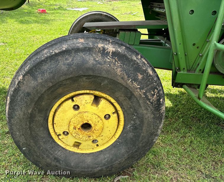 image for item NR9822 1980 John Deere  6620 Turbo combine