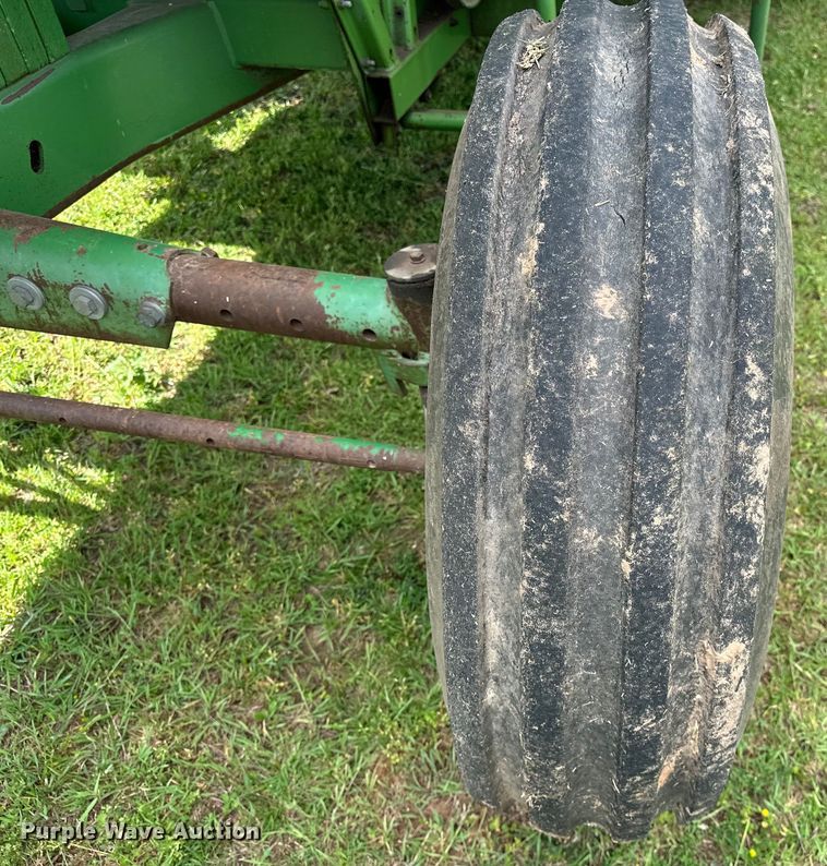 image for item NR9822 1980 John Deere  6620 Turbo combine