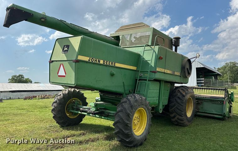 image for item NR9823 1987 John Deere 6620 Titan II RWA combine