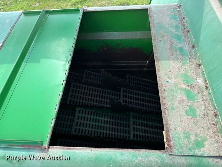 image for item NR9823 1987 John Deere 6620 Titan II RWA combine