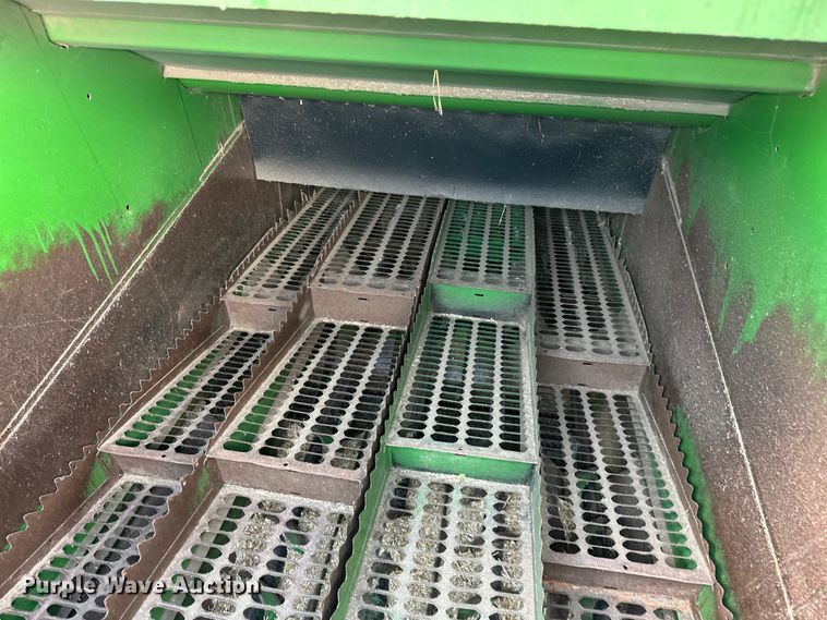 image for item NR9823 1987 John Deere 6620 Titan II RWA combine