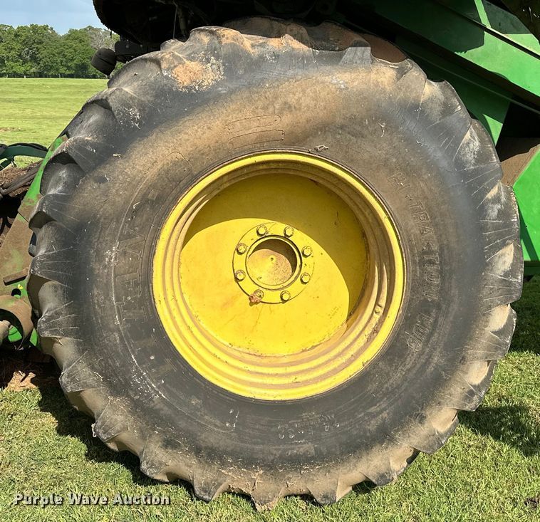 image for item NR9823 1987 John Deere 6620 Titan II RWA combine