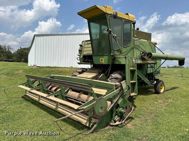 image for item NR9824 John Deere 4400 combine