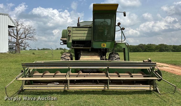 image for item NR9824 John Deere 4400 combine