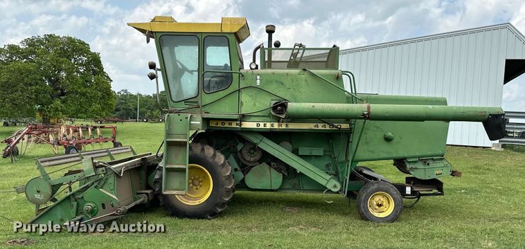 image for item NR9824 John Deere 4400 combine