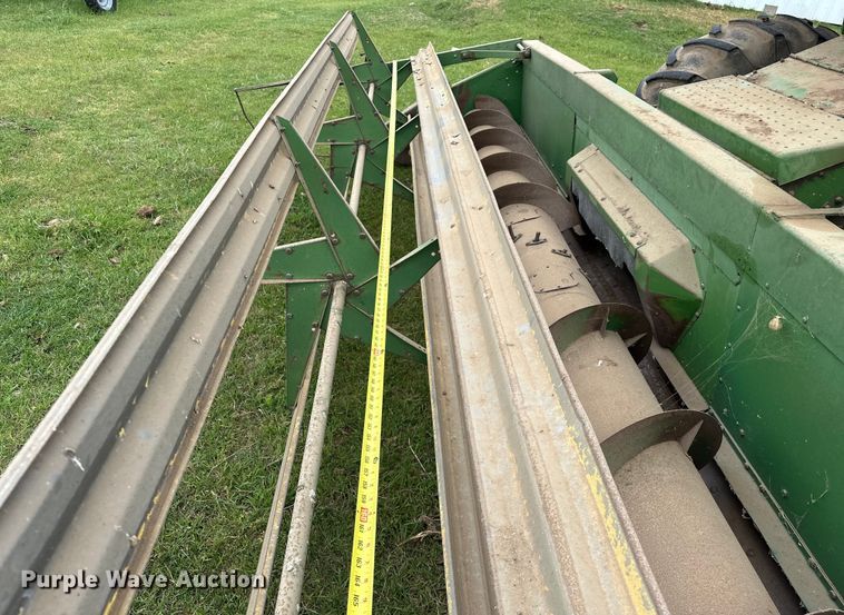 image for item NR9824 John Deere 4400 combine