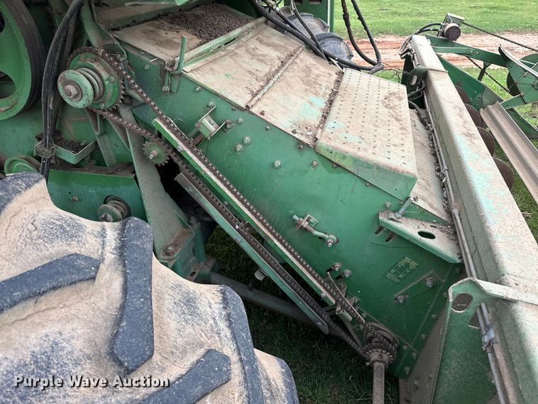 image for item NR9824 John Deere 4400 combine