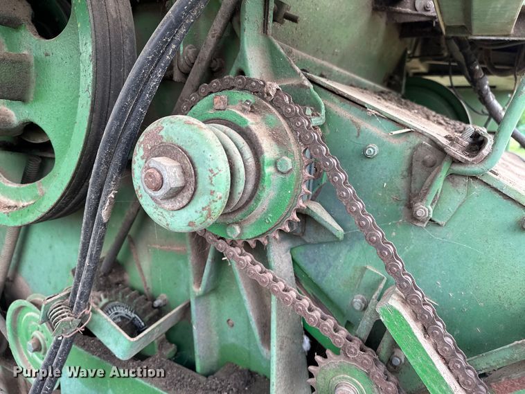 image for item NR9824 John Deere 4400 combine