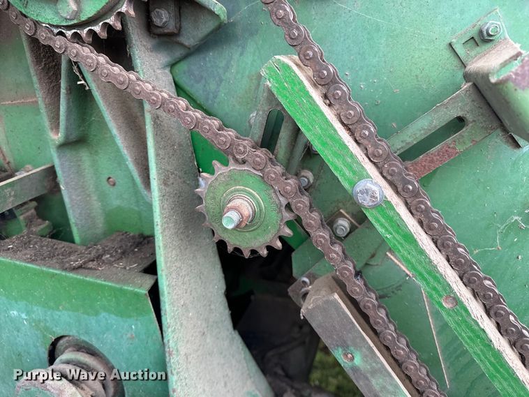 image for item NR9824 John Deere 4400 combine