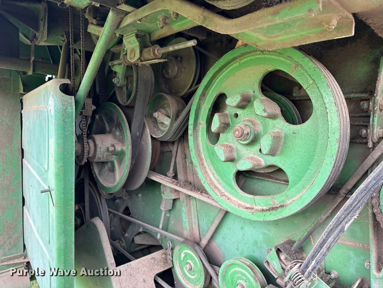 image for item NR9824 John Deere 4400 combine