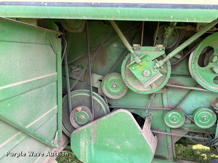 image for item NR9824 John Deere 4400 combine