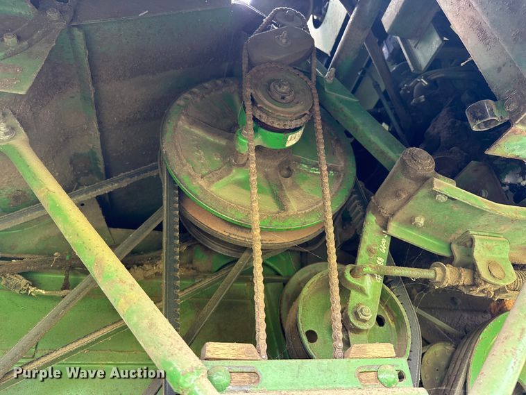 image for item NR9824 John Deere 4400 combine