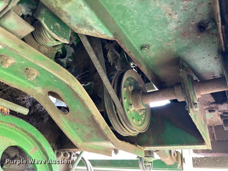 image for item NR9824 John Deere 4400 combine