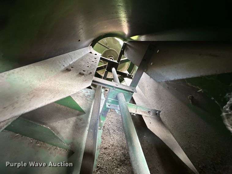 image for item NR9824 John Deere 4400 combine