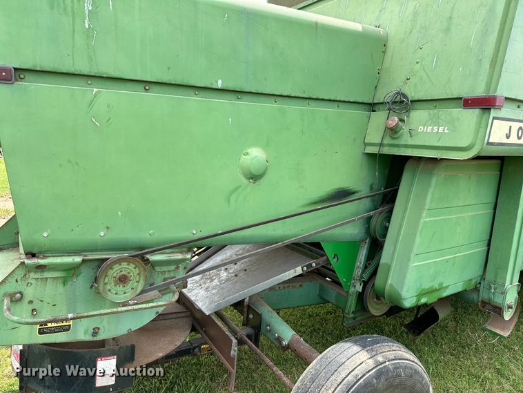 image for item NR9824 John Deere 4400 combine