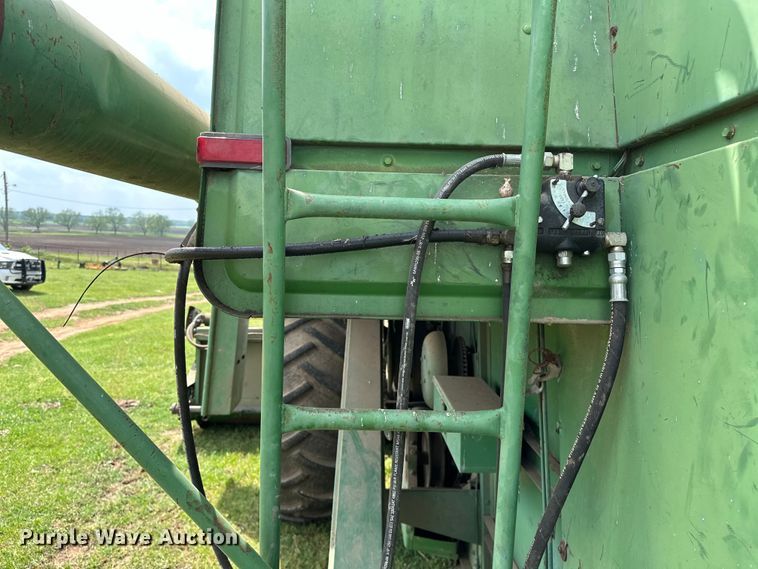 image for item NR9824 John Deere 4400 combine