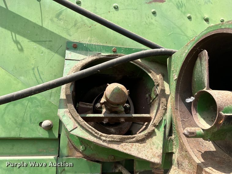 image for item NR9824 John Deere 4400 combine